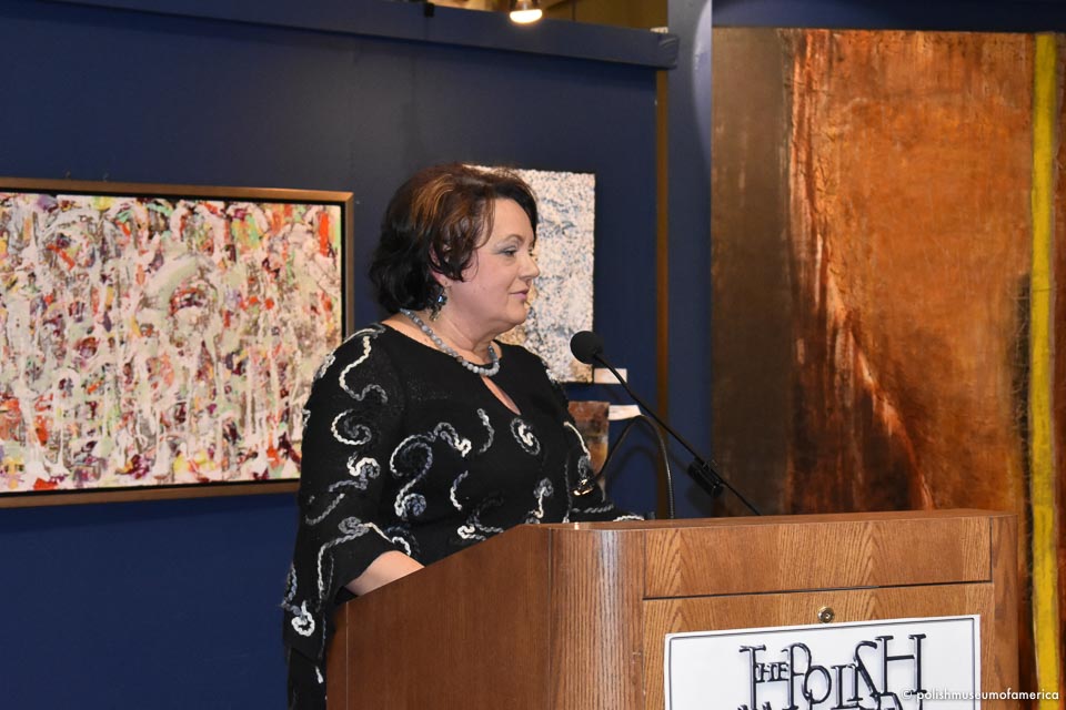 POMAGAJĄC KOBIETOM I MATCE NATURZE