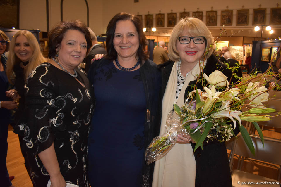 POMAGAJĄC KOBIETOM I MATCE NATURZE