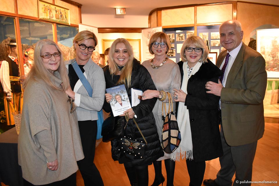 POMAGAJĄC KOBIETOM I MATCE NATURZE