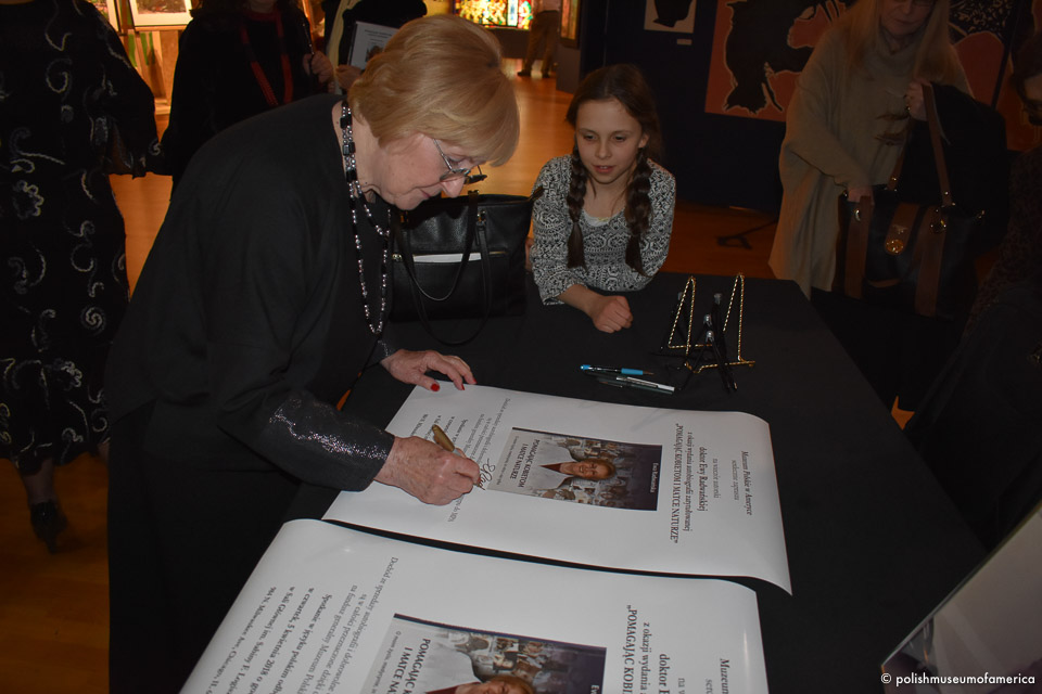 POMAGAJĄC KOBIETOM I MATCE NATURZE