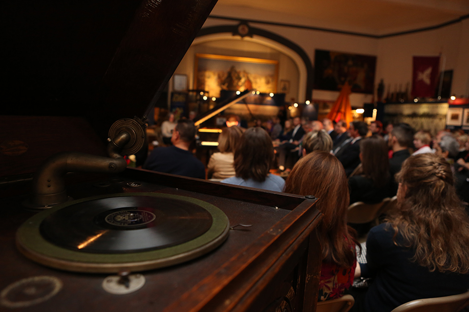 Piotr Orzechowski "Pianohooligan"